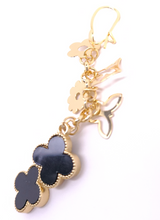 Cargar imagen en el visor de la galería, Black clovers with hanging pendants