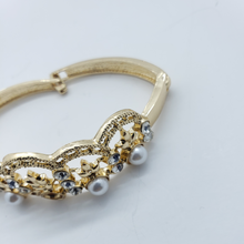 Cargar imagen en el visor de la galería, Hanging leaves and basket with clear crystals - pearls (sets)