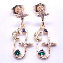 Cargar imagen en el visor de la galería, Moon crest and star with green crystals