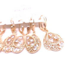 Cargar imagen en el visor de la galería, Clear crystals basket outline