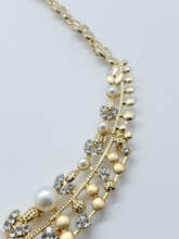 Cargar imagen en el visor de la galería, Flower pedals with clear crystals and pearls (set) - Rosina Jewlery