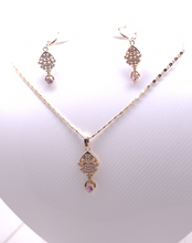 Cargar imagen en el visor de la galería, Fish bone outline with clear crystals