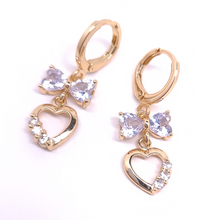 Cargar imagen en el visor de la galería, Clear crystal bow tie with hanging heart