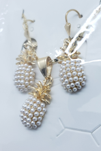 Load image into Gallery viewer, pearl pineapple with gold top and crystals