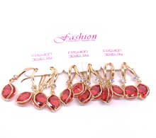 Load image into Gallery viewer, Red diamond crystal earrings