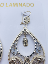 Cargar imagen en el visor de la galería, Tri color laminated baskets with Our lady of Guadalupe and hanging pedals