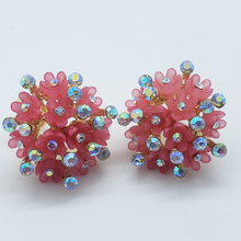 Load image into Gallery viewer, Dark pink blooming rose with clear crystals (set)