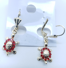 Load image into Gallery viewer, Small laminated turle with red crystal back