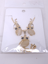 Load image into Gallery viewer, Owl with black crystal eyes