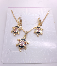 Cargar imagen en el visor de la galería, Small pink turtle with a black and clear crystal shell