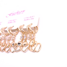 Cargar imagen en el visor de la galería, Clear crystal with a hanging hollow heart