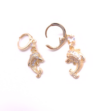 Cargar imagen en el visor de la galería, Shiny dolphin with clear crystals