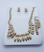 Load image into Gallery viewer, Laminated hanging pedals with clear crystals (set)