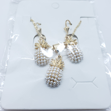 Load image into Gallery viewer, pearl pineapple with gold top and crystals