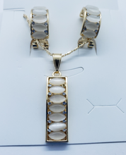 Load image into Gallery viewer, White Crystal Row with crystals (set)