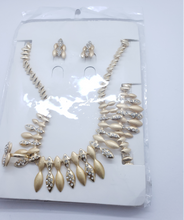 Load image into Gallery viewer, Laminated hanging pedals with clear crystals (set)