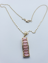 Cargar imagen en el visor de la galería, Pink Crystal row with clear crystals