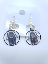 Cargar imagen en el visor de la galería, Tri color Hamsa Hand in a hollow circle
