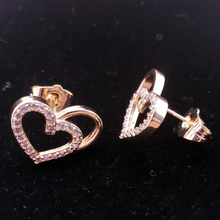 Cargar imagen en el visor de la galería, 3d heart with clear crystals