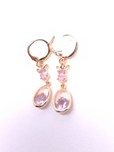 Cargar imagen en el visor de la galería, Flower with hanging Pink crystal