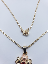 Cargar imagen en el visor de la galería, Shimmering four leaf clover tri color with a red crystal (set)