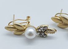 Cargar imagen en el visor de la galería, Flower pedals with clear crystals and pearls (set)