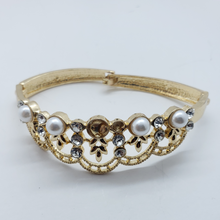 Cargar imagen en el visor de la galería, Hanging leaves and basket with clear crystals - pearls (sets)