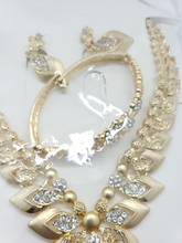 Load image into Gallery viewer, Laminated pointed flower pedals design with clear crystals set