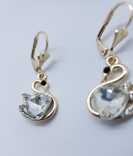 Load image into Gallery viewer, Swan with heart shaped clear crystals (set)