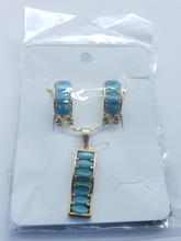 Load image into Gallery viewer, Light blue crystal row with crystals (set)