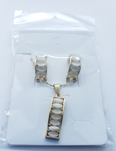 Load image into Gallery viewer, White Crystal Row with crystals (set)