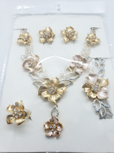 Load image into Gallery viewer, Gold rose design with clear crystals (set)
