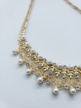 Cargar imagen en el visor de la galería, Hanging leaves and basket with clear crystals - pearls (sets)