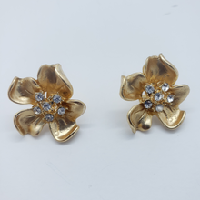 Load image into Gallery viewer, Gold rose design with clear crystals (set)