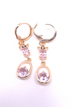 Cargar imagen en el visor de la galería, Flower with hanging Pink crystal