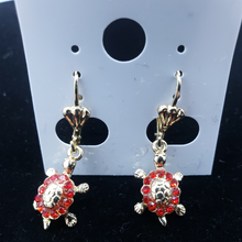Load image into Gallery viewer, Small laminated turle with red crystal back