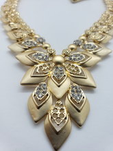 Load image into Gallery viewer, Laminated pointed flower pedals design with clear crystals set