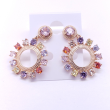 Cargar imagen en el visor de la galería, Hollow circle with multi color crystals