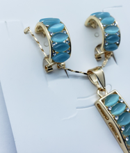 Load image into Gallery viewer, Light blue crystal row with crystals (set)