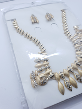 Load image into Gallery viewer, Laminated hanging pedals with clear crystals (set)