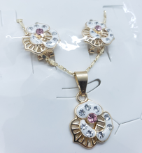 Load image into Gallery viewer, Circular white heart with crystals (pink)