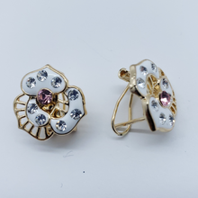 Load image into Gallery viewer, Circular white heart with crystals (pink)