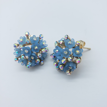 Load image into Gallery viewer, Blooming blue rose with clear crystals (set)