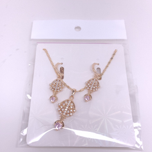 Cargar imagen en el visor de la galería, Fish bone outline with clear crystals