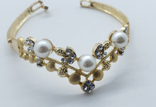 Cargar imagen en el visor de la galería, Flower pedals with clear crystals and pearls (set)