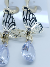 Cargar imagen en el visor de la galería, Flapping butterfly with a clear crystal