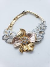 Load image into Gallery viewer, Gold rose design with clear crystals (set)