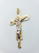 Cargar imagen en el visor de la galería, Large tri color Jesus on the cross - Rosina Jewlery