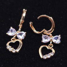 Cargar imagen en el visor de la galería, Clear crystal bow tie with hanging heart