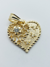 Cargar imagen en el visor de la galería, Heart with fireflies and a clear crystal - Rosina Jewlery